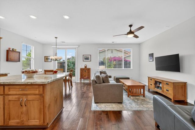 924 Lazy Trail Dr, Rocklin, CA 95765