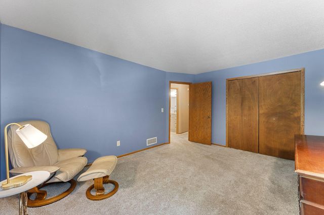 6121 Creek View Trail, Minnetonka, MN 55345