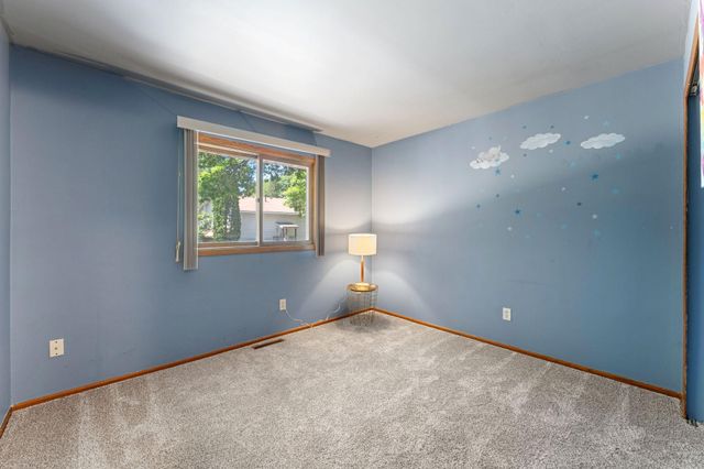 6121 Creek View Trail, Minnetonka, MN 55345