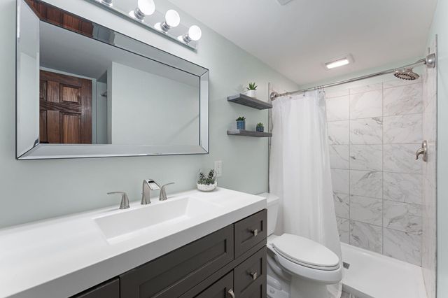 6121 Creek View Trail, Minnetonka, MN 55345