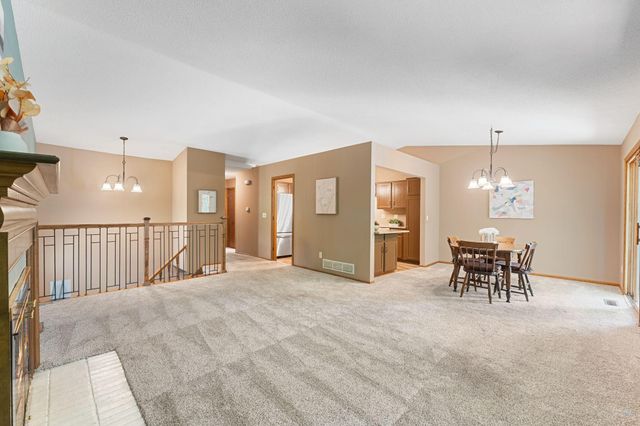 6121 Creek View Trail, Minnetonka, MN 55345