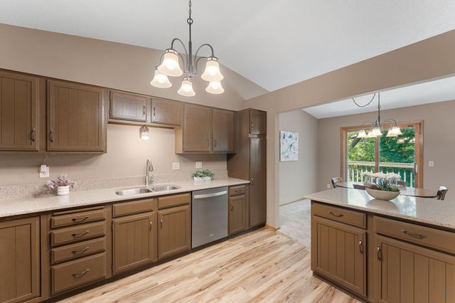 6121 Creek View Trail, Minnetonka, MN 55345