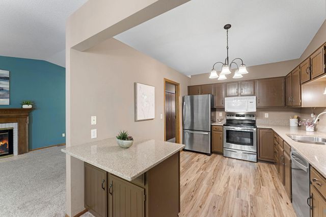 6121 Creek View Trail, Minnetonka, MN 55345