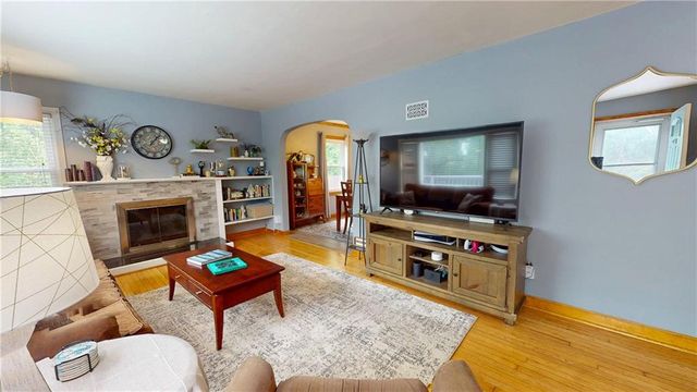 3627 N Walrond Avenue, Kansas City, MO 64117