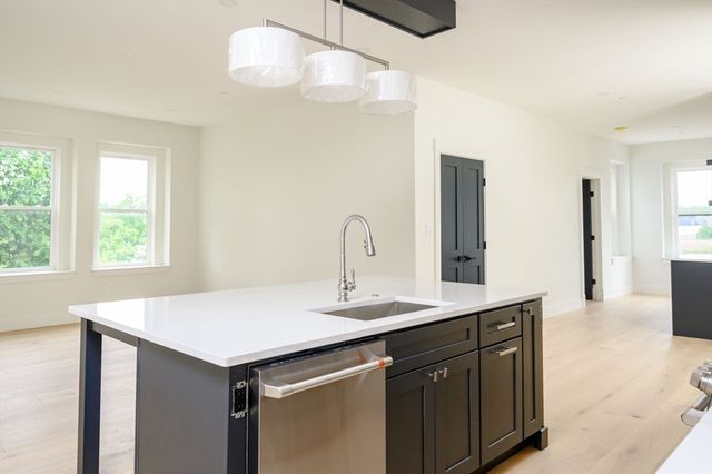 21 Tanglewood Road 2, Boston, MA 02124