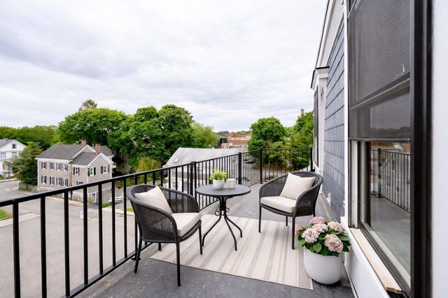 21 Tanglewood Road 2, Boston, MA 02124