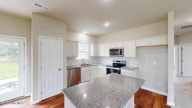 202 Grace'S Farm Road, La Grange, NC 28551