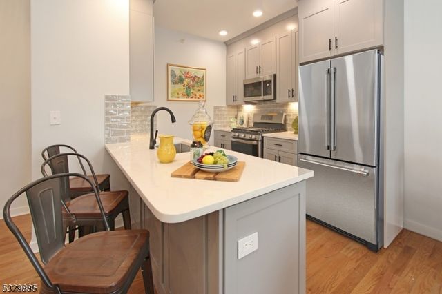 660 Bloomfield Ave, Unit 405 405, Bloomfield Twp., NJ 07003
