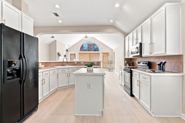 9125 Chardin Park Drive, Fort Worth, TX 76244