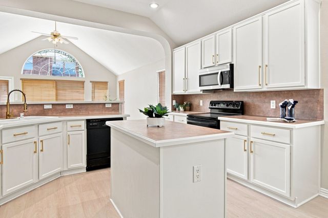 9125 Chardin Park Drive, Fort Worth, TX 76244