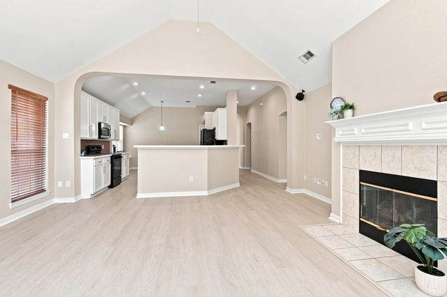 9125 Chardin Park Drive, Fort Worth, TX 76244