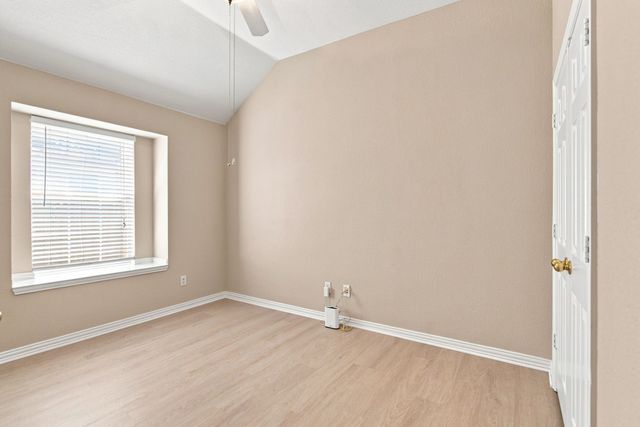 9125 Chardin Park Drive, Fort Worth, TX 76244