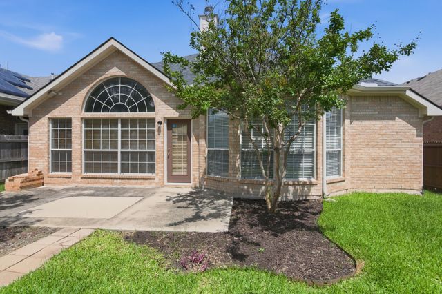 9125 Chardin Park Drive, Fort Worth, TX 76244