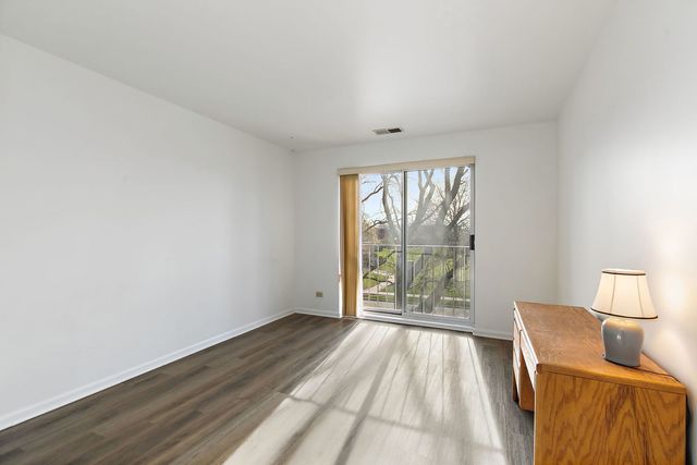 805 Leicester Road 211, Elk Grove Village, IL 60007