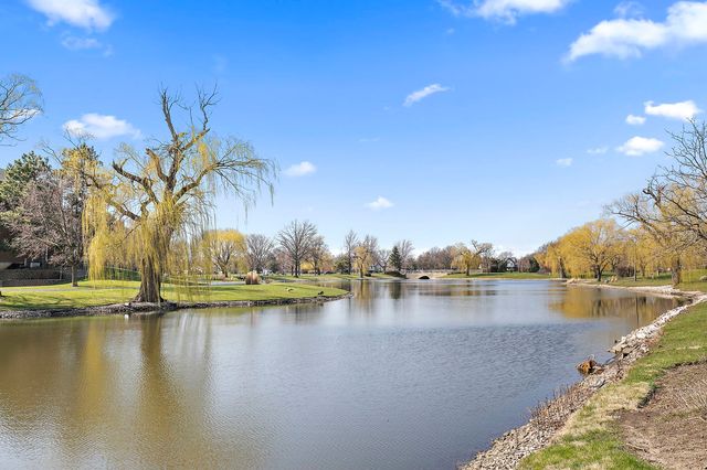 805 Leicester Road 211, Elk Grove Village, IL 60007