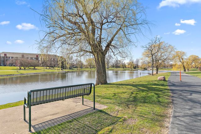 805 Leicester Road 211, Elk Grove Village, IL 60007