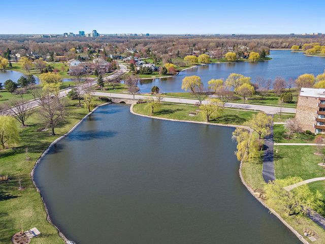 805 Leicester Road 211, Elk Grove Village, IL 60007