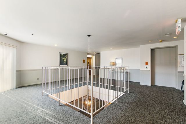 805 Leicester Road 211, Elk Grove Village, IL 60007