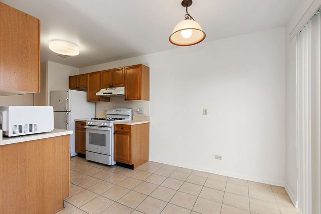 805 Leicester Road 211, Elk Grove Village, IL 60007