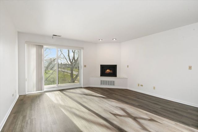 805 Leicester Road 211, Elk Grove Village, IL 60007