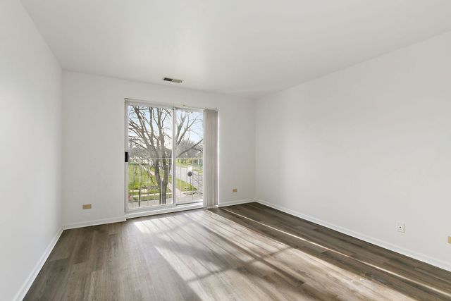 805 Leicester Road 211, Elk Grove Village, IL 60007