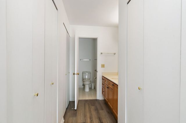 805 Leicester Road 211, Elk Grove Village, IL 60007