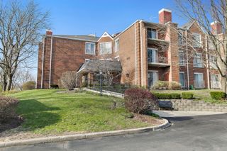 805 Leicester Road 211, Elk Grove Village, IL 60007