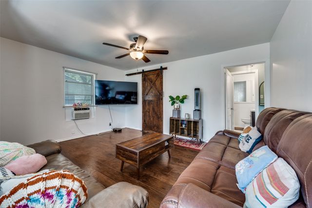 813 Scott Drive, Arlington, TX 76012