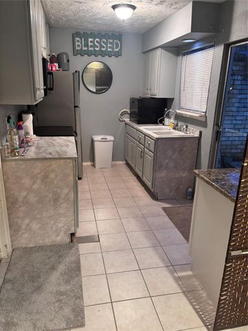 17119 Blackhawk Boulevard, Friendswood, TX 77546