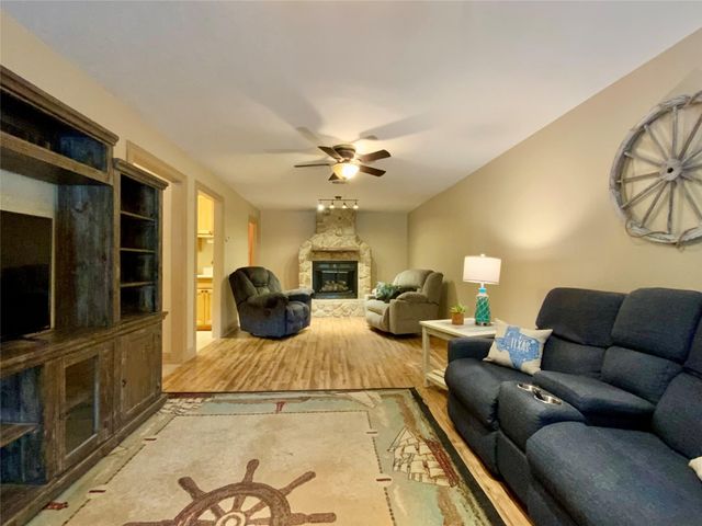 934 N Fm 356, Onalaska, TX 77360