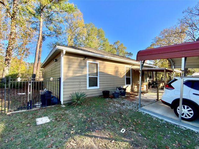 934 N Fm 356, Onalaska, TX 77360