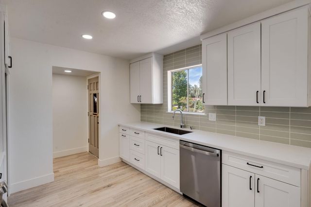 310 Carolyn St, Auburn, CA 95603