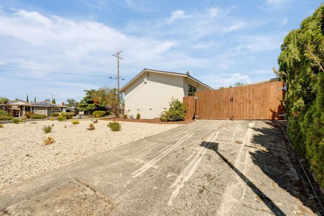 310 Carolyn St, Auburn, CA 95603