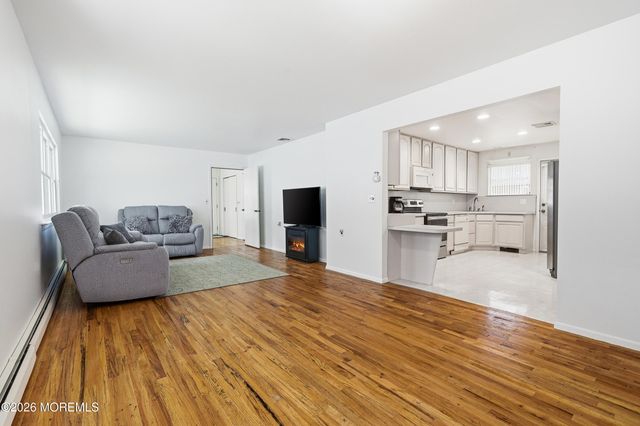 1947 Mount Juliano Lane, Toms River, NJ 08753