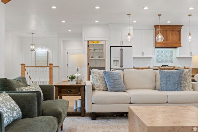 657 W BROKEN B LN, Kaysville, UT 84037