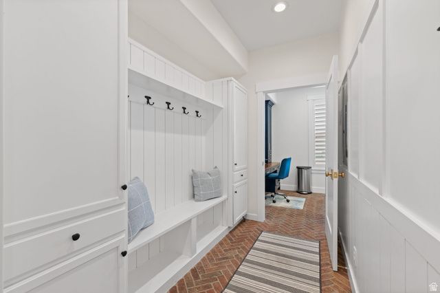 657 W BROKEN B LN, Kaysville, UT 84037