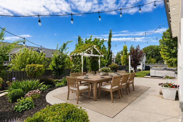 657 W BROKEN B LN, Kaysville, UT 84037
