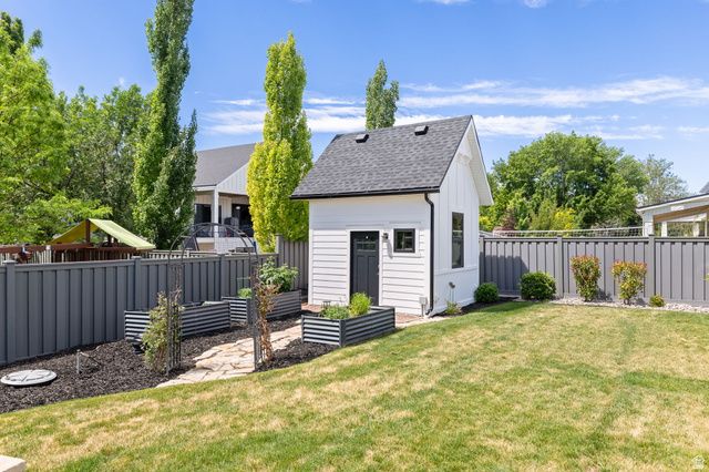 657 W BROKEN B LN, Kaysville, UT 84037