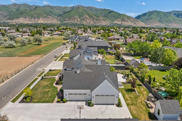 657 W BROKEN B LN, Kaysville, UT 84037