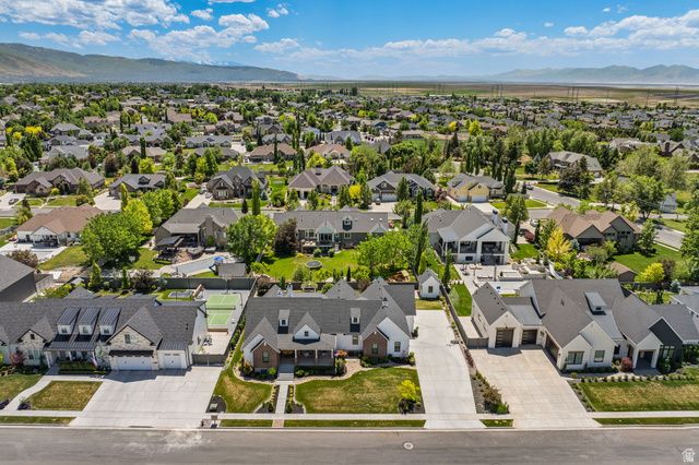 657 W BROKEN B LN, Kaysville, UT 84037