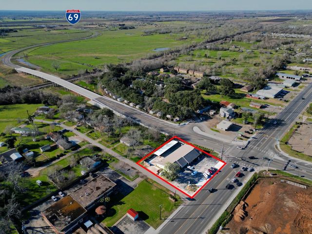 1609 N Richmond Road, Wharton, TX 77488