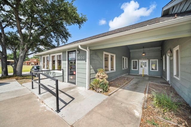 1609 N Richmond Road, Wharton, TX 77488