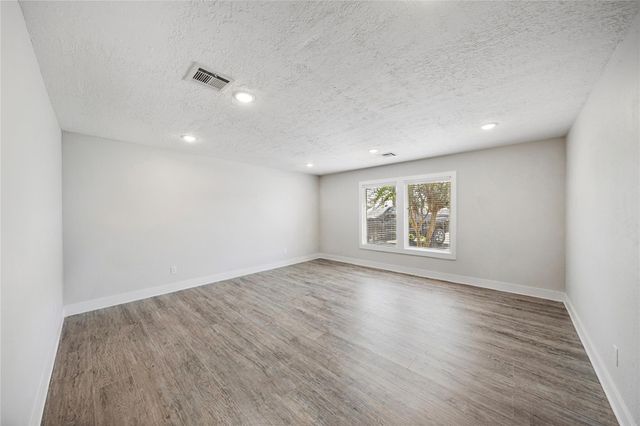 1609 N Richmond Road, Wharton, TX 77488