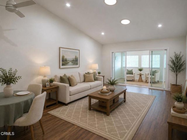 42033 Village 42, Camarillo, CA 93012