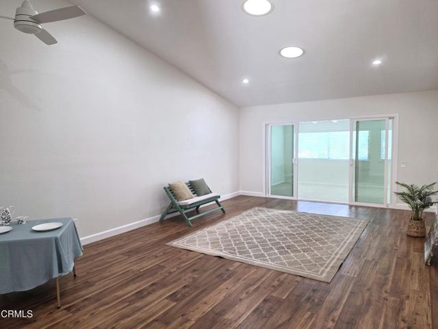 42033 Village 42, Camarillo, CA 93012