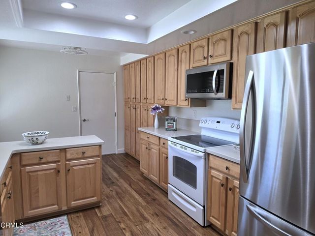 42033 Village 42, Camarillo, CA 93012