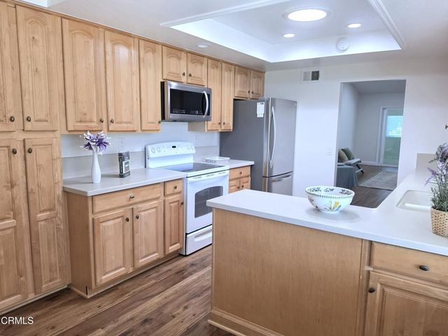 42033 Village 42, Camarillo, CA 93012