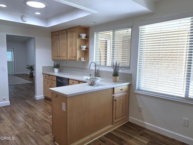 42033 Village 42, Camarillo, CA 93012
