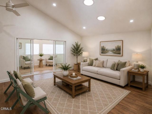 42033 Village 42, Camarillo, CA 93012