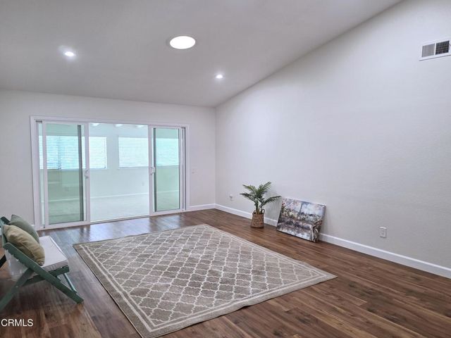 42033 Village 42, Camarillo, CA 93012